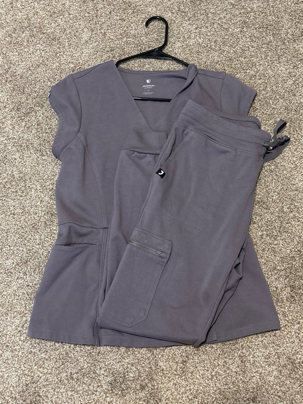Jaanuu Women’s V-Neck Scrub Top & Drawstring Cargo Joggers in Slate